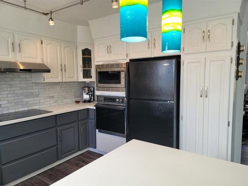 310 Brassard, Mclennan, AB - Indoor Photo Showing Kitchen