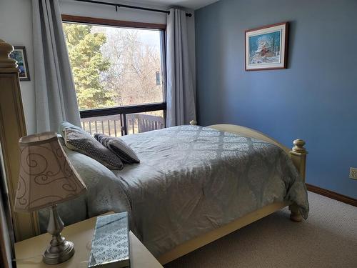 310 Brassard, Mclennan, AB - Indoor Photo Showing Bedroom