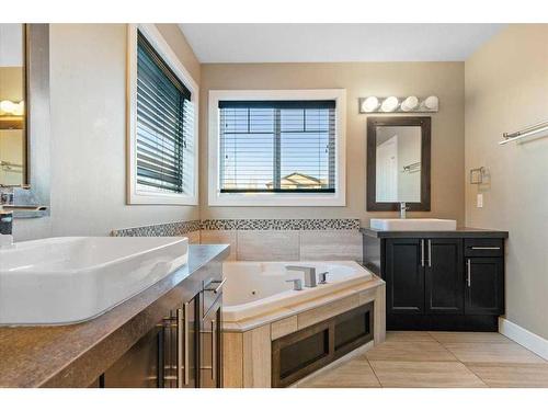 8625 62 Avenue, Grande Prairie, AB - Indoor Photo Showing Bathroom