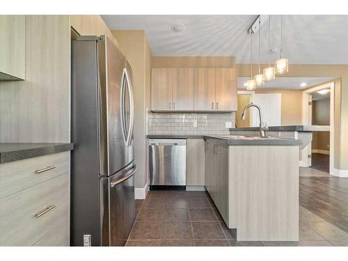 8625 62 Avenue, Grande Prairie, AB - Indoor Photo Showing Kitchen With Upgraded Kitchen