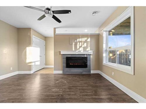 8625 62 Avenue, Grande Prairie, AB - Indoor Photo Showing Living Room With Fireplace