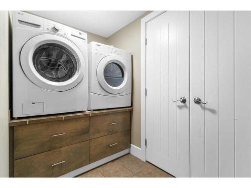 8625 62 Avenue, Grande Prairie, AB - Indoor Photo Showing Laundry Room