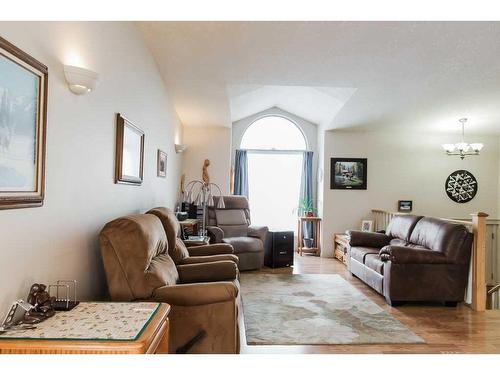 12705 90A Street, Grande Prairie, AB - Indoor Photo Showing Living Room