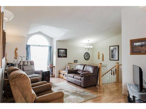 12705 90A Street, Grande Prairie, AB - Indoor Photo Showing Living Room