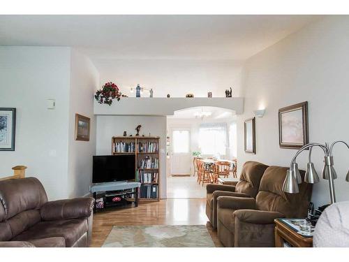 12705 90A Street, Grande Prairie, AB - Indoor Photo Showing Living Room