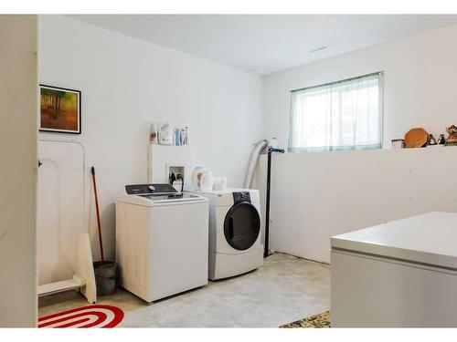 12705 90A Street, Grande Prairie, AB - Indoor Photo Showing Laundry Room