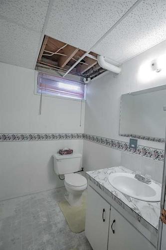 4805 48 Avenue, Grimshaw, AB - Indoor Photo Showing Bathroom