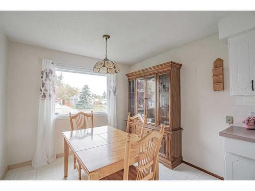 4805 48 Avenue, Grimshaw, AB - Indoor Photo Showing Dining Room