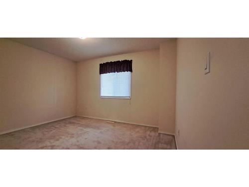 198 Pinnacle Way, Grande Prairie, AB - Indoor Photo Showing Other Room