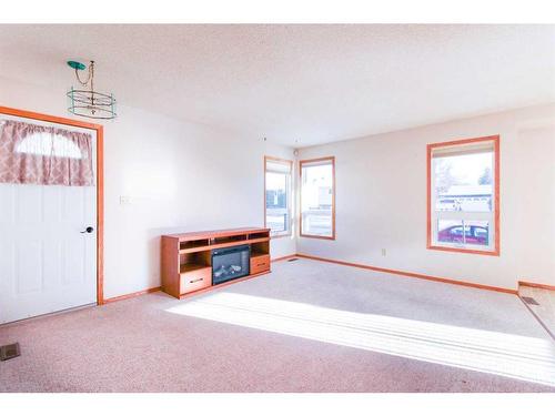 6910 99A Street, Grande Prairie, AB - Indoor Photo Showing Other Room