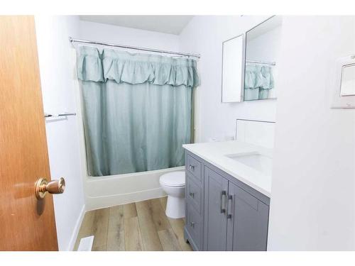 6910 99A Street, Grande Prairie, AB - Indoor Photo Showing Bathroom