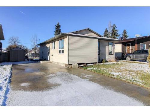 6910 99A Street, Grande Prairie, AB - Outdoor