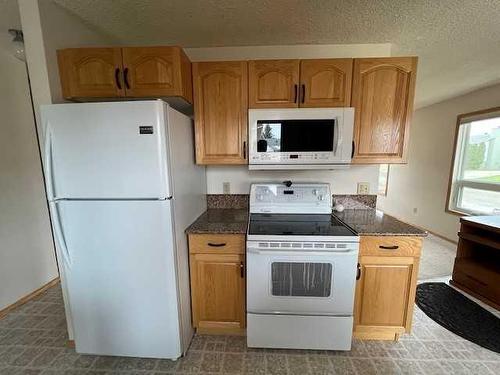 6910 99A Street, Grande Prairie, AB - Indoor Photo Showing Kitchen