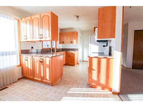 6910 99A Street, Grande Prairie, AB - Indoor Photo Showing Kitchen