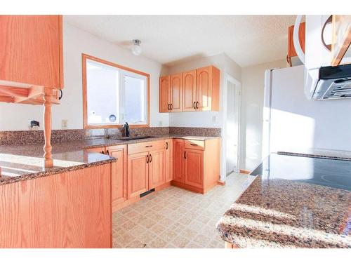 6910 99A Street, Grande Prairie, AB - Indoor Photo Showing Kitchen