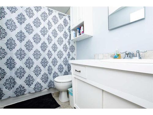 10140 112 Avenue, Grande Prairie, AB - Indoor Photo Showing Bathroom