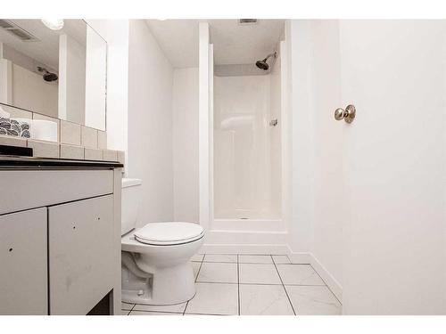 10140 112 Avenue, Grande Prairie, AB - Indoor Photo Showing Bathroom