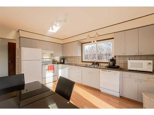 10140 112 Avenue, Grande Prairie, AB - Indoor Photo Showing Kitchen With Double Sink