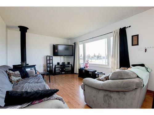 10140 112 Avenue, Grande Prairie, AB - Indoor Photo Showing Living Room