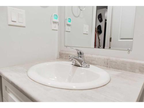 B-9511 112 Avenue, Clairmont, AB - Indoor Photo Showing Bathroom