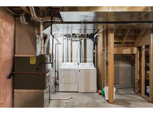 B-9511 112 Avenue, Clairmont, AB - Indoor Photo Showing Laundry Room