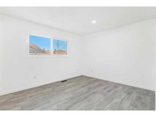 9702 77 Avenue, Grande Prairie, AB - Indoor Photo Showing Other Room