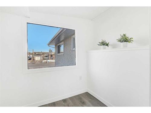 9702 77 Avenue, Grande Prairie, AB - Indoor Photo Showing Other Room