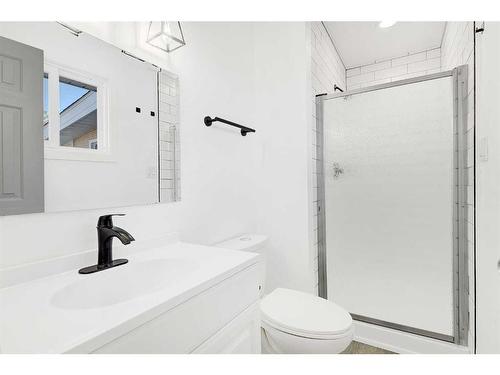 9702 77 Avenue, Grande Prairie, AB - Indoor Photo Showing Bathroom