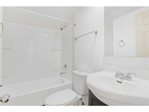 9702 77 Avenue, Grande Prairie, AB - Indoor Photo Showing Bathroom