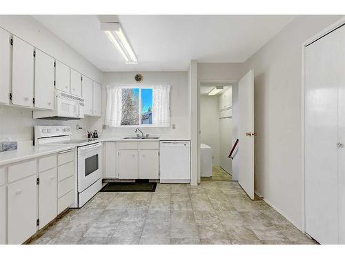 9514 77 Avenue, Grande Prairie, AB - Indoor Photo Showing Kitchen