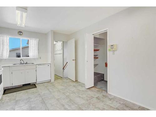 9514 77 Avenue, Grande Prairie, AB - Indoor Photo Showing Kitchen