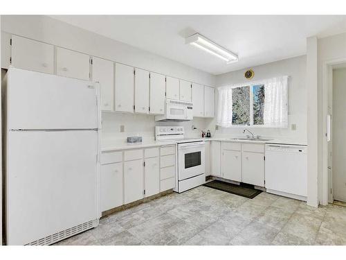 9514 77 Avenue, Grande Prairie, AB - Indoor Photo Showing Kitchen