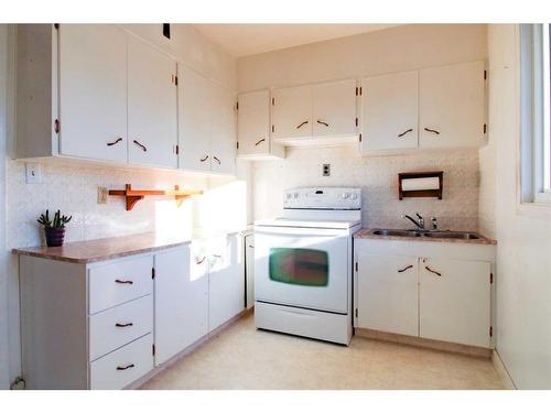 9635 108 Avenue, Grande Prairie, AB - Indoor Photo Showing Kitchen With Double Sink