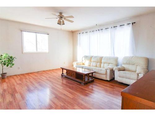 9635 108 Avenue, Grande Prairie, AB - Indoor Photo Showing Living Room