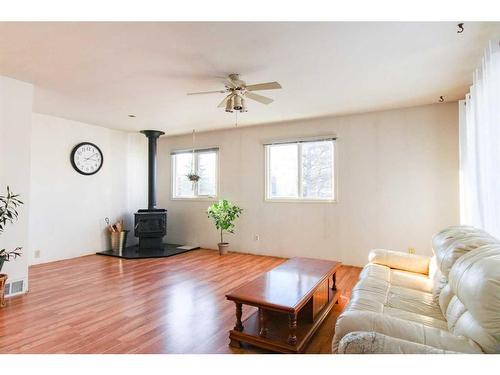 9635 108 Avenue, Grande Prairie, AB - Indoor Photo Showing Living Room