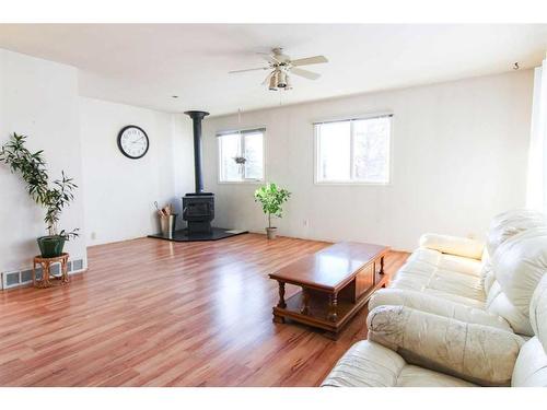 9635 108 Avenue, Grande Prairie, AB - Indoor Photo Showing Living Room