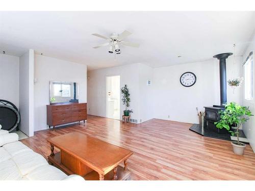 9635 108 Avenue, Grande Prairie, AB - Indoor Photo Showing Living Room