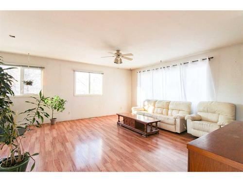 9635 108 Avenue, Grande Prairie, AB - Indoor Photo Showing Living Room