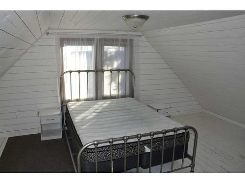 5020 53 Avenue, Grimshaw, AB - Indoor Photo Showing Bedroom