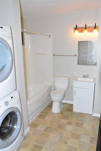 5020 53 Avenue, Grimshaw, AB - Indoor Photo Showing Laundry Room