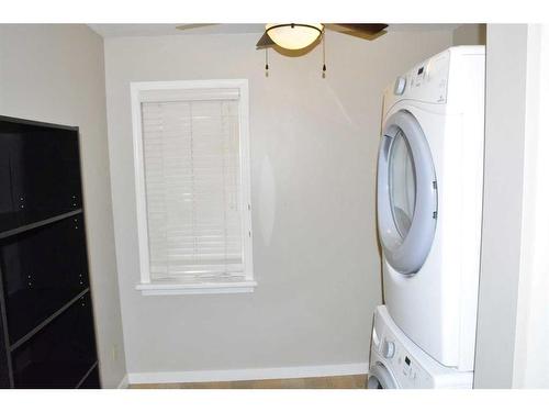 5020 53 Avenue, Grimshaw, AB - Indoor Photo Showing Laundry Room