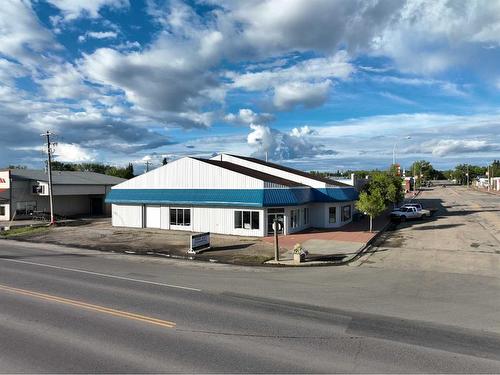 102 1 Avenue, Beaverlodge, AB 