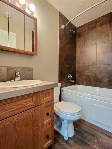 9441 90A Street, Grande Prairie, AB - Indoor Photo Showing Bathroom