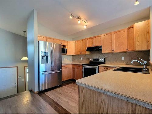 9441 90A Street, Grande Prairie, AB - Indoor Photo Showing Kitchen With Stainless Steel Kitchen