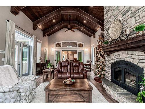 8017 Tamarack Close, Rural Grande Prairie No. 1, County Of, AB - Indoor Photo Showing Living Room With Fireplace