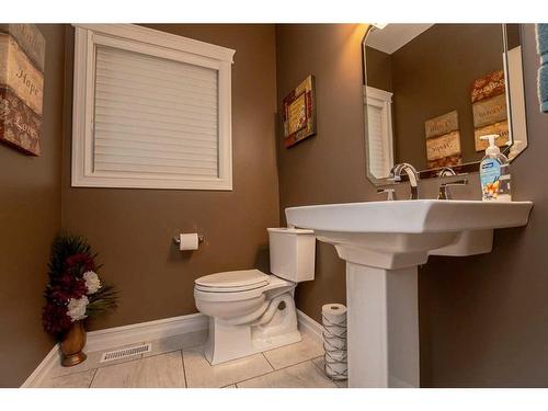 8017 Tamarack Close, Rural Grande Prairie No. 1, County Of, AB - Indoor Photo Showing Bathroom