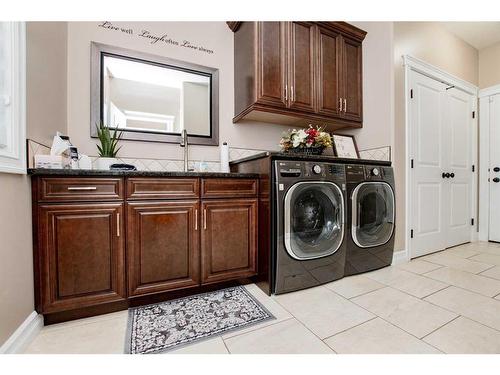 8017 Tamarack Close, Rural Grande Prairie No. 1, County Of, AB - Indoor Photo Showing Laundry Room