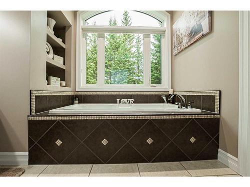 8017 Tamarack Close, Rural Grande Prairie No. 1, County Of, AB - Indoor Photo Showing Bathroom