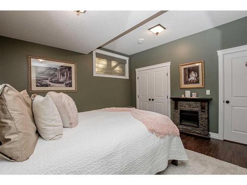 8017 Tamarack Close, Rural Grande Prairie No. 1, County Of, AB - Indoor Photo Showing Bedroom