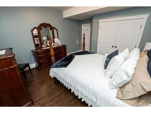 8017 Tamarack Close, Rural Grande Prairie No. 1, County Of, AB - Indoor Photo Showing Bedroom